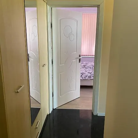 Апартамент Mihaela